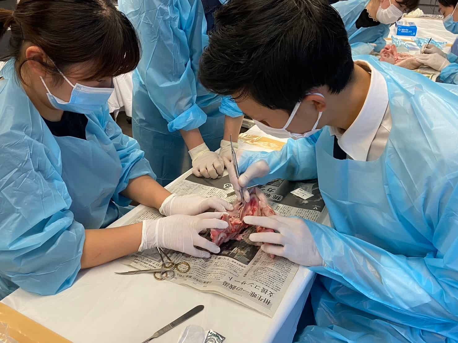 豚骨実習の様子です。
